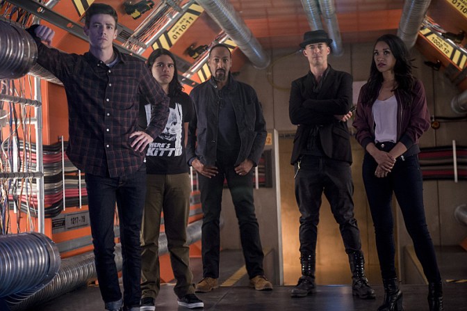 The Flash -- "Killer Frost" -- Image FLA307a_0136b.jpg -- Pictured (L-R): Grant Gustin as Barry Allen, Carlos Valdes as Cisco Ramon, Jesse L. Martin as Detective Joe West, Tom Cavanagh as Harrison Wells and Candice Patton as Iris West -- Photo: Diyah Pera/The CW -- é 2016 The CW Network, LLC. All rights reserved.